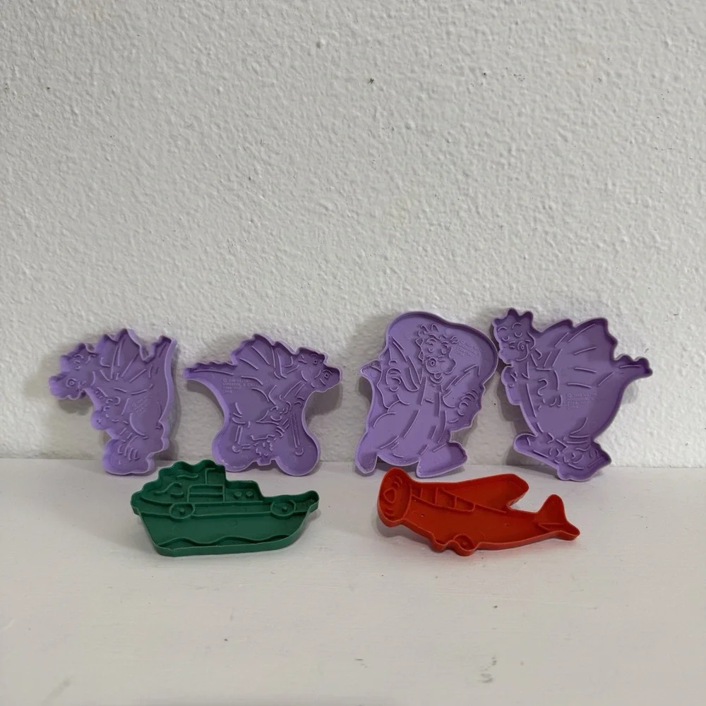 Wilson Vintage Plastic Cookie Cutters Dinosaurs Dragons Boat‎ and Plane 1988-90